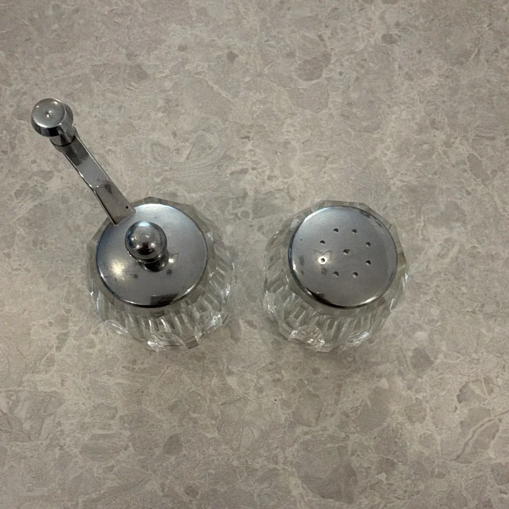 Mr Dudley Faceted Lucite Salt Shaker and Manual Pepper Mill Set Silver Metal 3in